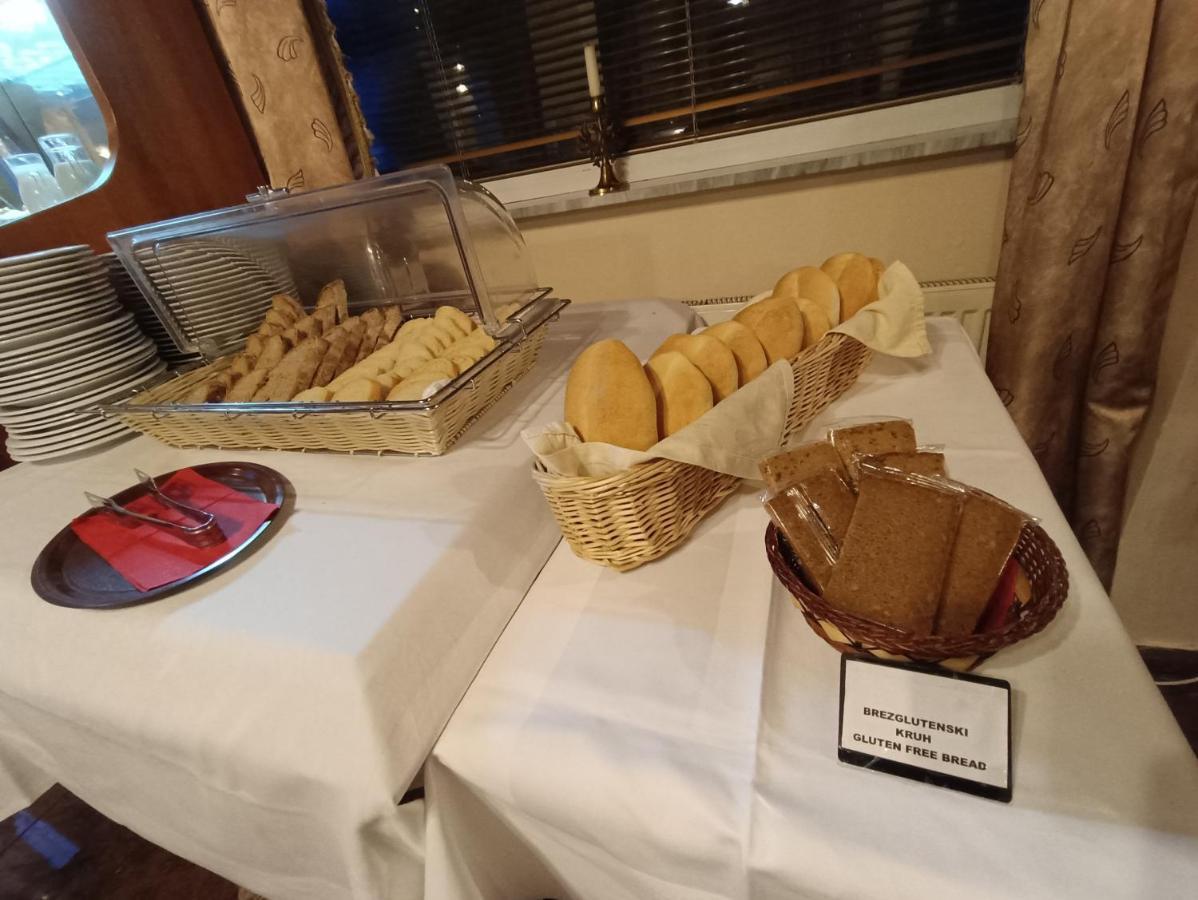 ולנז'ה Hotel Razgorsek מראה חיצוני תמונה