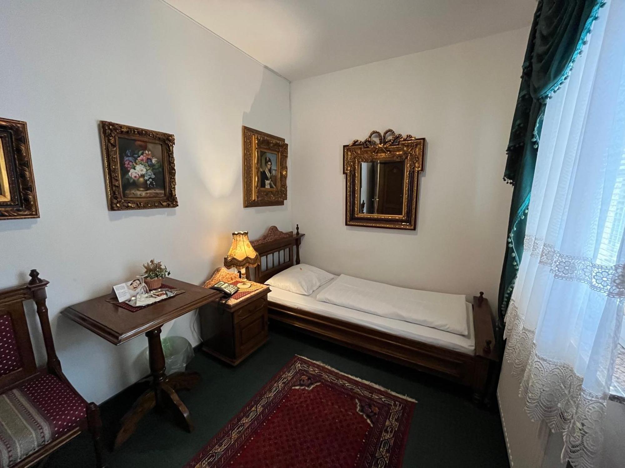 ולנז'ה Hotel Razgorsek מראה חיצוני תמונה