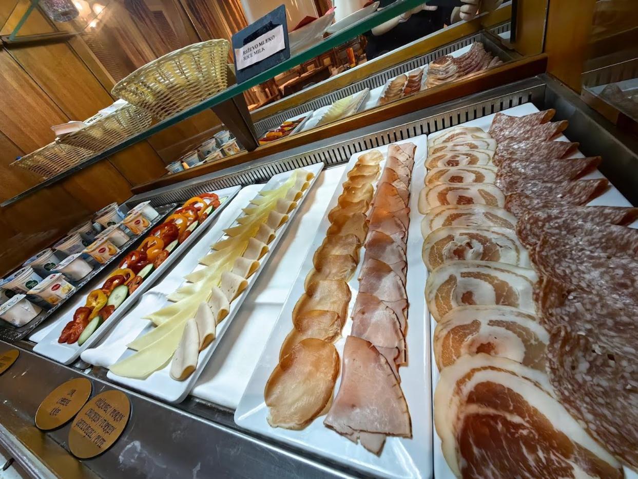 ולנז'ה Hotel Razgorsek מראה חיצוני תמונה